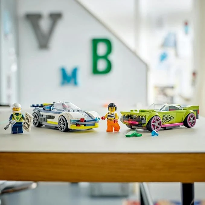 Lego City Police Car And Muscle Car Chase 60415 - Image 3